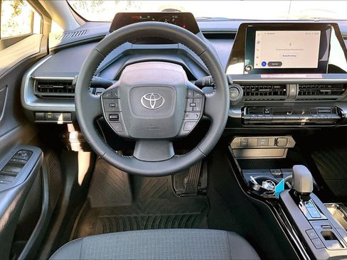 Used 2025 Toyota Prius LE image 6