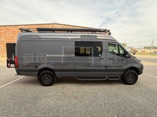 Used 2021 Mercedes-Benz Sprinter 2500 image 1