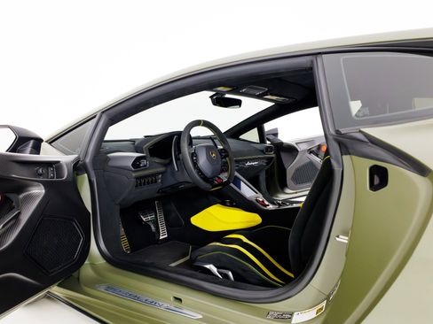 Used 2022 Lamborghini Huracan STO image 14