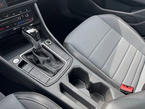 Used 2025 Volkswagen Jetta SE FWD image 30