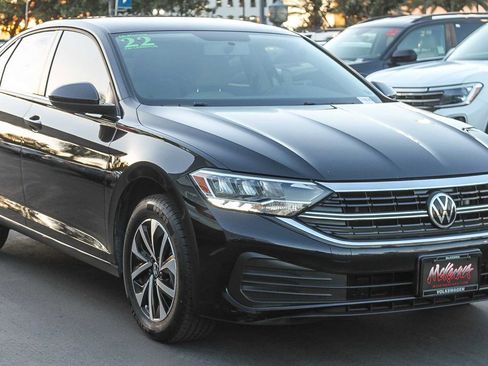 Used 2022 Volkswagen Jetta S image 3