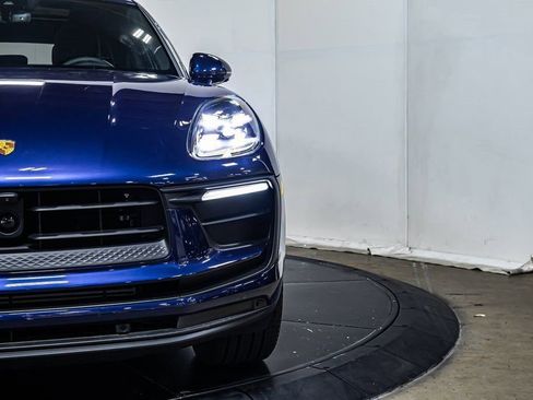 Certified 2025 Porsche Macan image 21