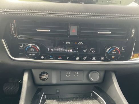 Used 2025 Nissan Rogue SL w/ Tech Package AWD/4WD image 16