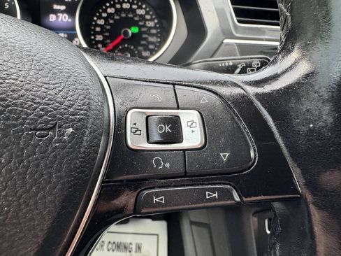 Used 2018 Volkswagen Tiguan SE AWD/4WD image 17