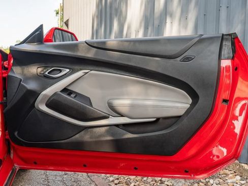 Used 2018 Chevrolet Camaro SS RWD image 34