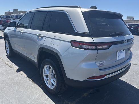New 2026 Jeep Grand Cherokee Laredo RWD image 8