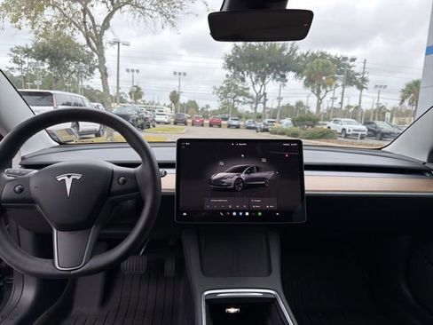 Used 2023 Tesla Model 3 Standard Range image 9