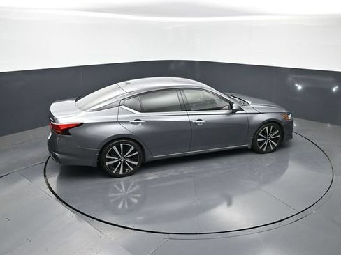 Used 2020 Nissan Altima 2.0 Platinum FWD image 21