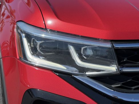 Used 2022 Volkswagen Taos SEL w/ Panoramic Sunroof Package image 6