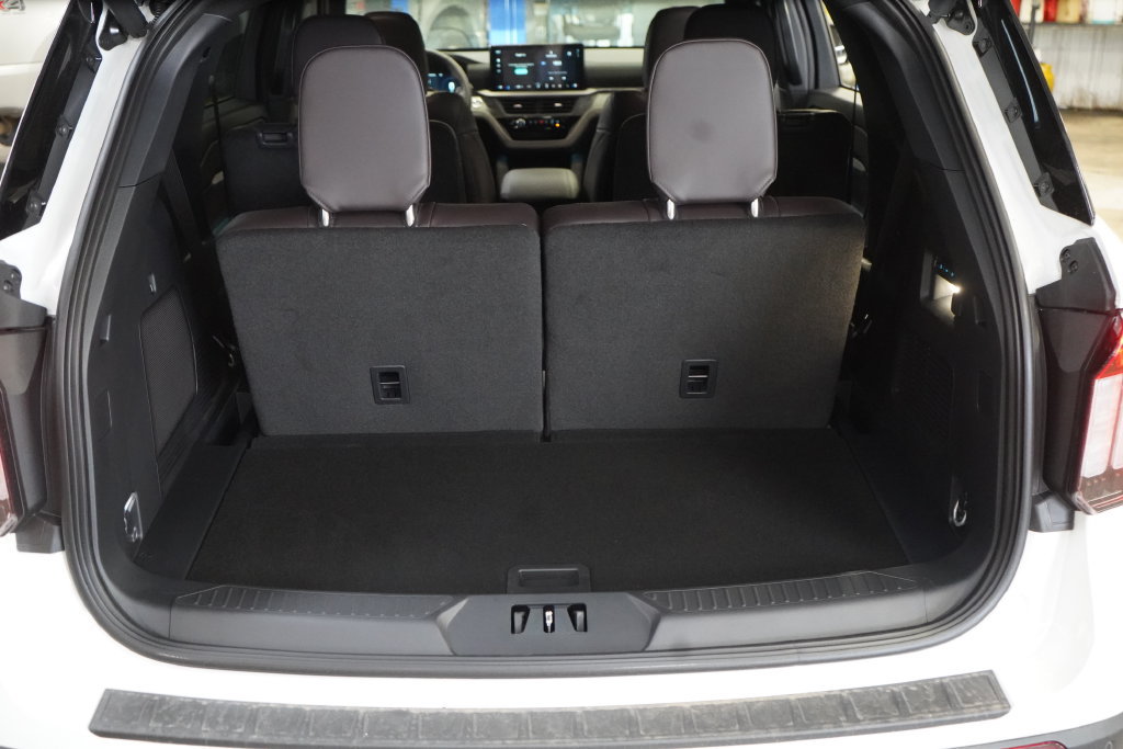 New 2027 Ford Explorer Platinum RWD image 28