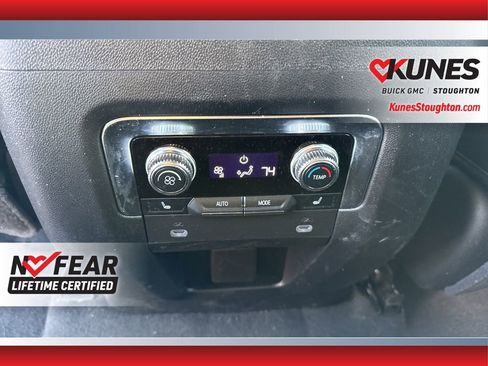 Used 2023 GMC Yukon XL Denali image 41