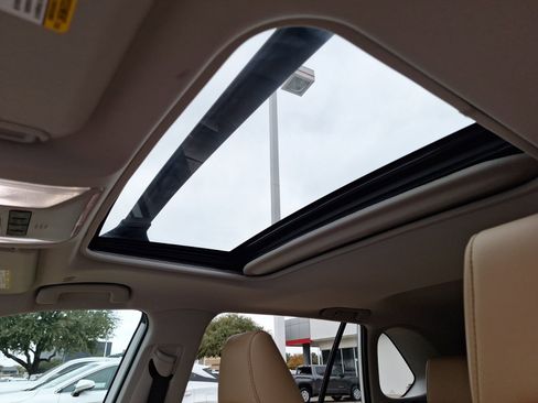 Used 2024 Toyota RAV4 XLE Premium image 31