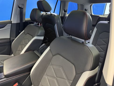 Used 2024 Volkswagen Atlas Peak Edition SEL AWD/4WD image 12
