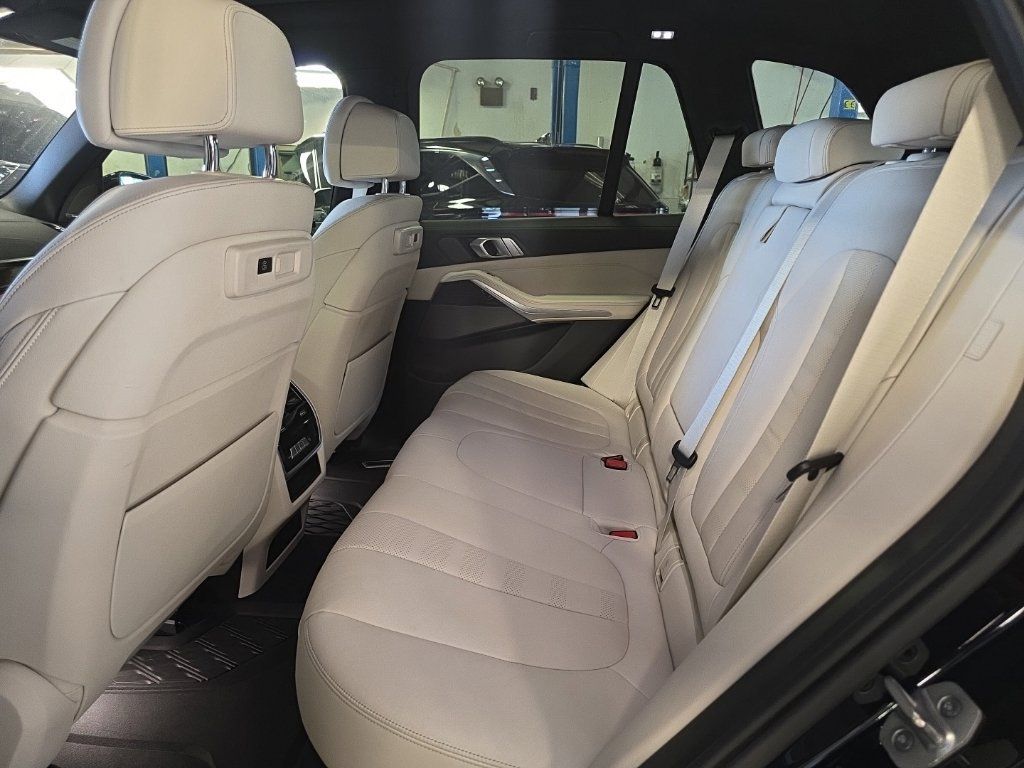 Used 2021 BMW X5 sDrive40i w/ Premium Package RWD image 5