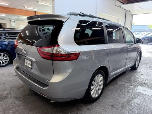 Used 2017 Toyota Sienna Limited Premium AWD/4WD image 8