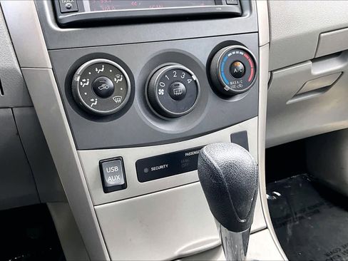 Used 2013 Toyota Corolla LE FWD image 31