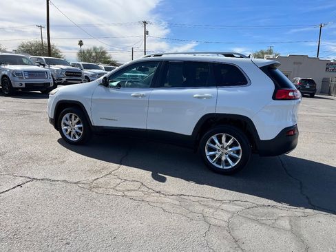 Used 2017 Jeep Cherokee Limited image 8
