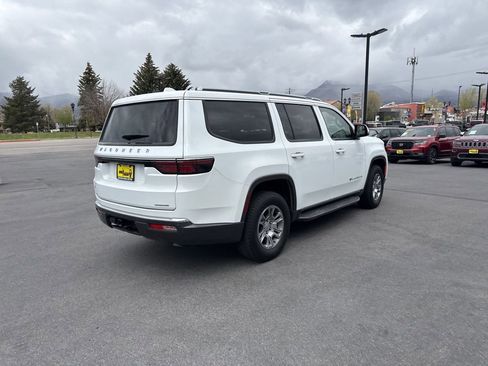Used 2022 Jeep Wagoneer Series I AWD/4WD image 5