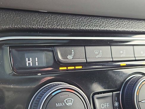 Used 2022 Volkswagen Atlas Cross Sport SEL AWD/4WD image 21