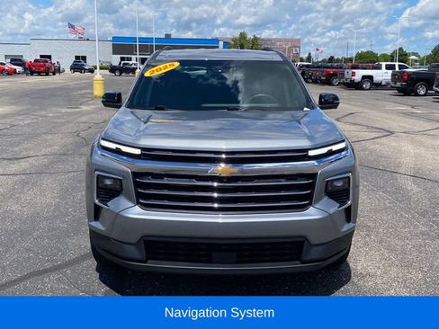 Certified 2025 Chevrolet Traverse LT w/ Driver Confidence Package AWD/4WD image 2
