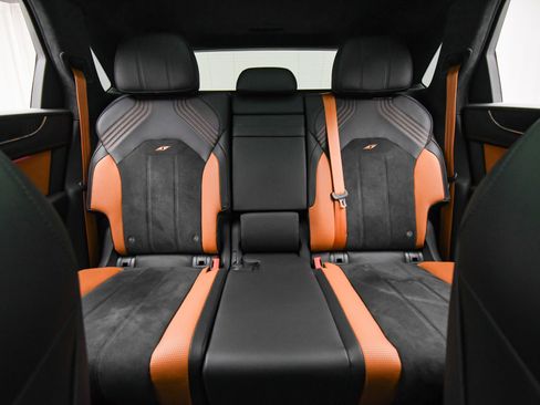 Certified 2022 Bentley Bentayga image 18