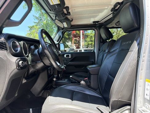 Used 2018 Jeep Wrangler Unlimited Sahara AWD/4WD image 11