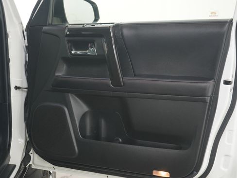 Used 2019 Toyota 4Runner TRD Off-Road Premium image 10