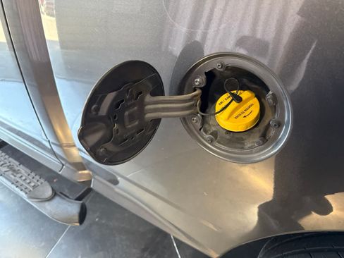 Used 2018 RAM 1500 Express RWD image 11