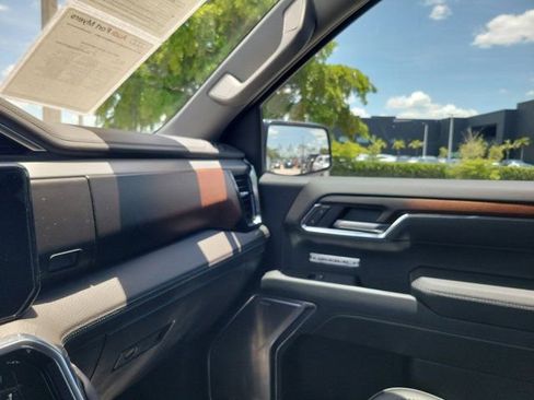 Used 2025 GMC Sierra 1500 Denali w/ Denali Reserve Package AWD/4WD image 31
