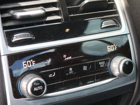 Used 2019 BMW 740i w/ M Sport Package RWD image 18