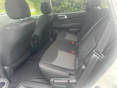Used 2018 Nissan Pathfinder S AWD/4WD image 12