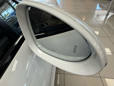 Used 2020 Porsche Cayenne AWD/4WD image 32