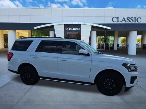 Used 2023 Ford Expedition XLT RWD image 9