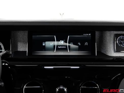 Used 2022 Rolls-Royce Phantom Sedan RWD image 31