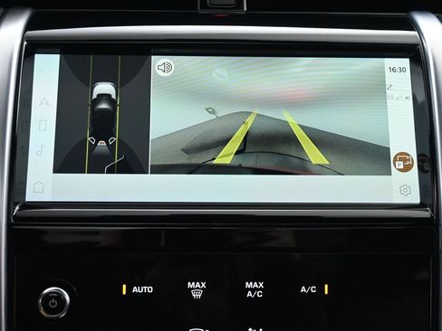 Used 2022 Land Rover Discovery Sport SE image 27