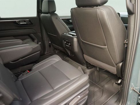 Used 2025 Chevrolet Tahoe Z71 w/ Comfort Package AWD/4WD image 17