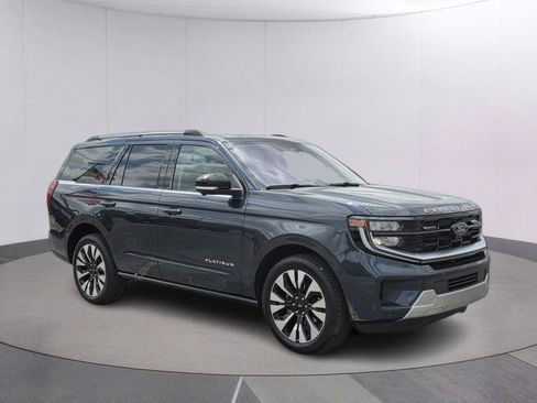 Used 2025 Ford Expedition Platinum w/ Driver's Package AWD/4WD image 3