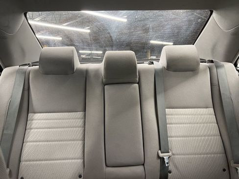 Used 2015 Toyota Camry LE image 27