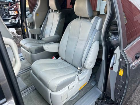 Used 2013 Toyota Sienna Limited w/ Premium Pkg image 22