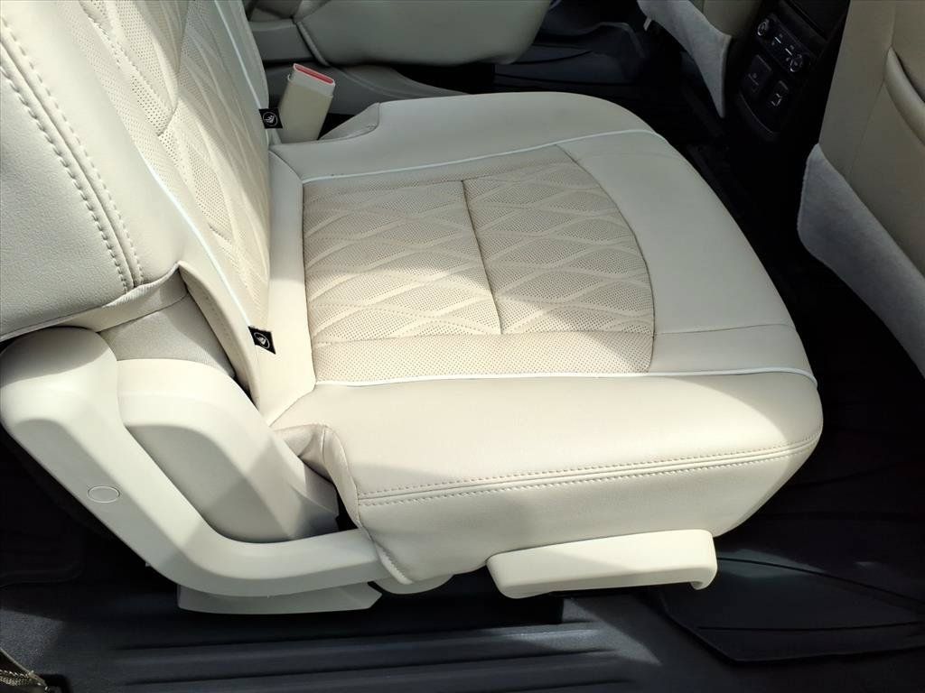 Used 2023 Buick Enclave Avenir w/ Trailering Package, 5000 lbs. AWD/4WD image 18