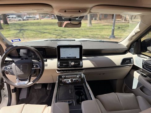 Used 2021 Lincoln Navigator L Reserve w/ Luxury Package image 6