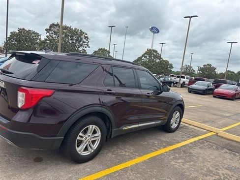 Used 2023 Ford Explorer XLT w/ Equipment Group 202A RWD image 12