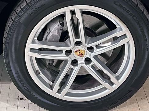 Used 2018 Porsche Macan AWD/4WD image 15