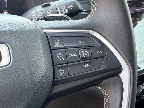 Used 2024 Jeep Grand Cherokee Laredo RWD image 19
