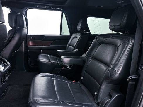 Used 2022 Lincoln Navigator L Reserve AWD/4WD image 36