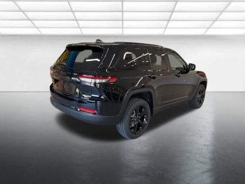 New 2025 Jeep Grand Cherokee Altitude image 6