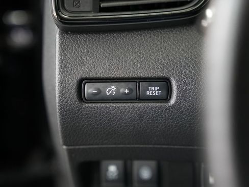 Used 2020 Nissan Rogue S FWD image 43