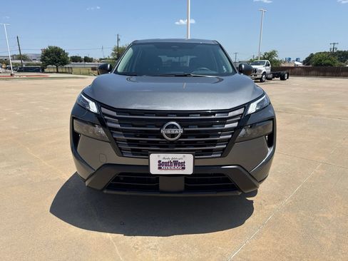 Used 2026 Nissan Rogue S FWD image 2