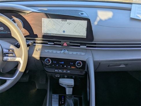 Used 2024 Hyundai Elantra SEL image 16
