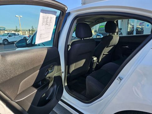 Used 2014 Chevrolet Cruze LT image 12